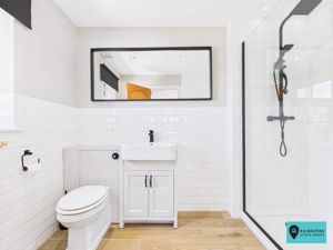 Ensuite- click for photo gallery